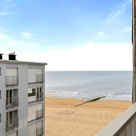 Trendy With Seaside Patio Apartman